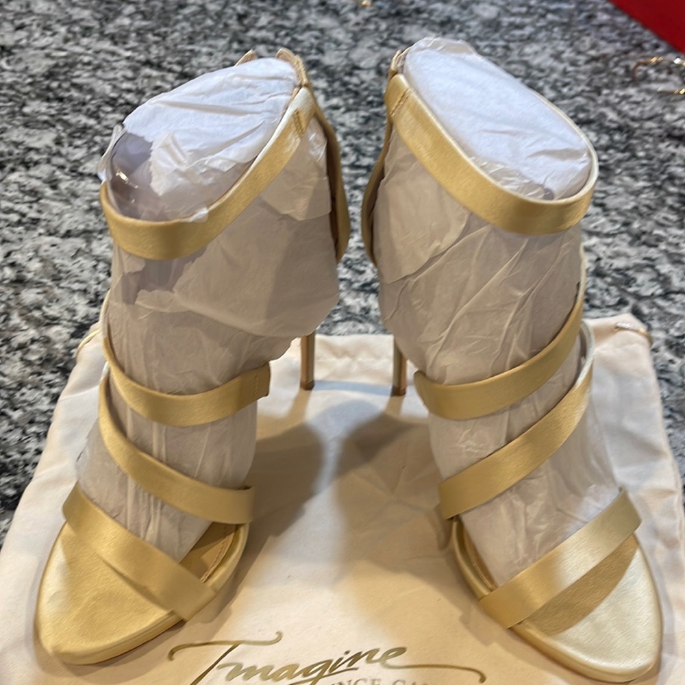 Imagine by Vince CAMUTO Soft Gold Deluxe Matte Satin Size 8.5 IM-DALLES